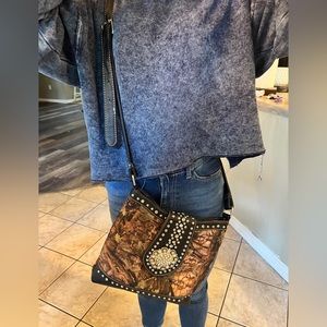 Montana West Conceal and Carry Crossbody Purse(Camo)
